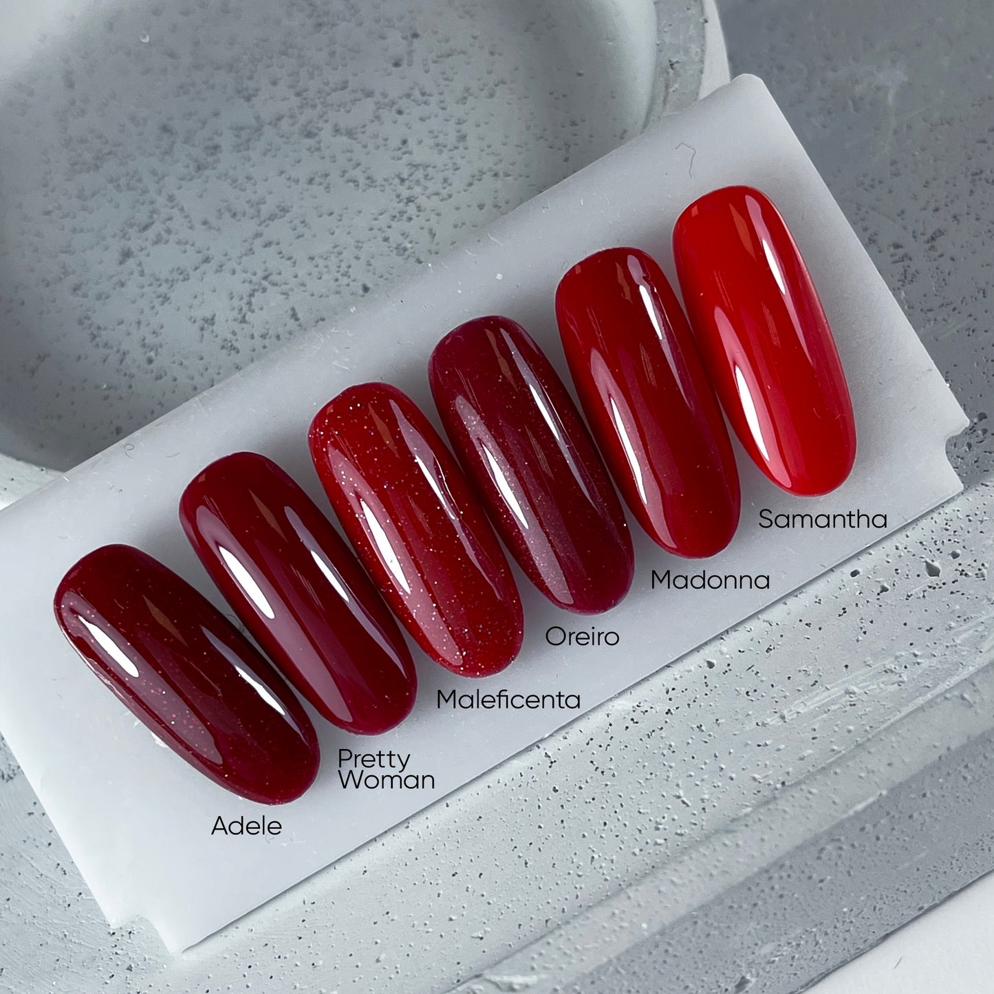 NAILSOFTHENIGHT Let's special Maleficenta — verniz gel reflexivo vermelho escuro cobrindo uma camada, 10 ml