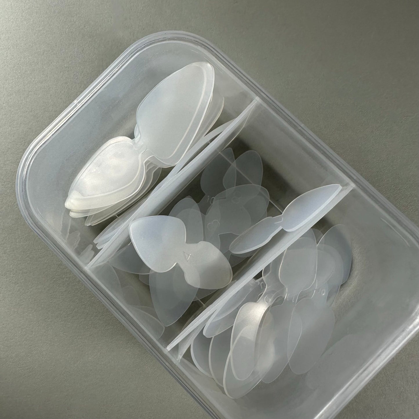 NAILSOFTHEDAY Stampo doppio in silicone per unghie, 2 in 1 36 pezzi/borsa (tipo 10) — stampi/stencil in silicone per forme superiori, 36 pezzi in una scatola.