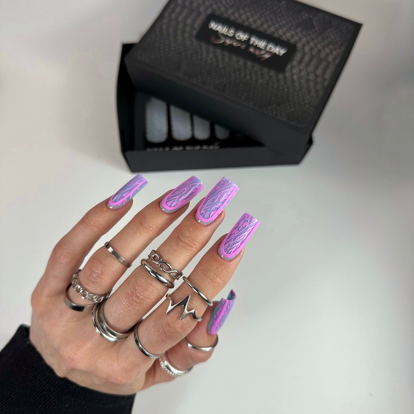 NAILSOFTHEDAY Wild Safari Snake, forma de silicona; 12 piezas/caja: moldes de silicona para formas superiores/serpiente (Tipo 12), 12 piezas en una caja de marca.