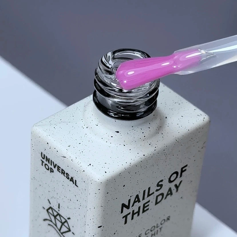NAILSOFTHEDAY Universal Top — glänzender No-Wipe-Topcoat mit minimalem UV-Filter-Anteil, 10 ml