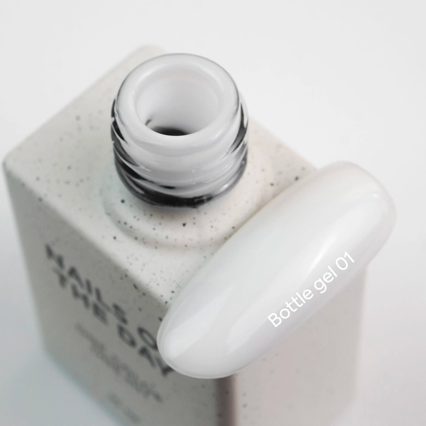 NAILSOFTHEDAY Flacone gel 01 – gel bianco ultra forte, 10 ml