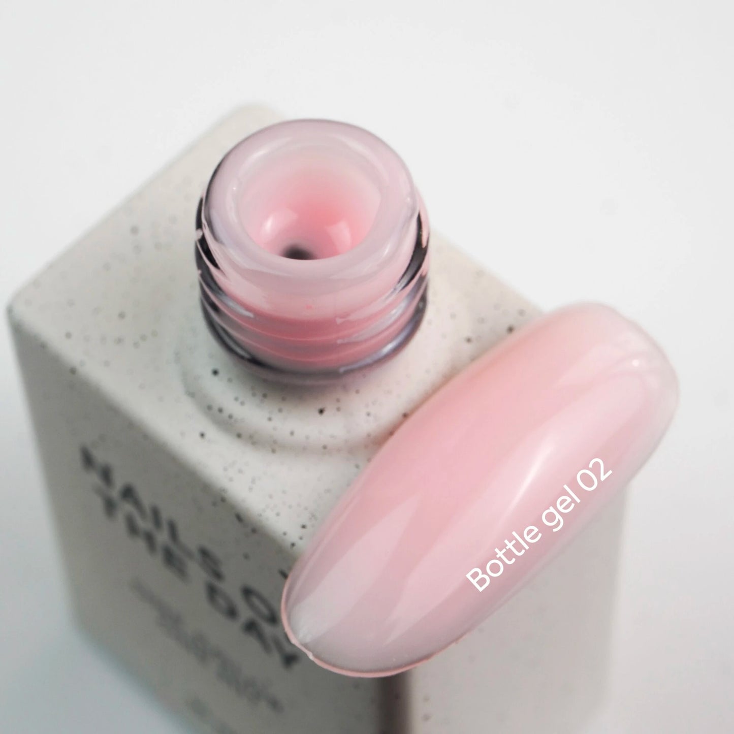 NAILSOFTHEDAY Flacon gel 02 – gel ultra-fort (rose pâle), 10 ml