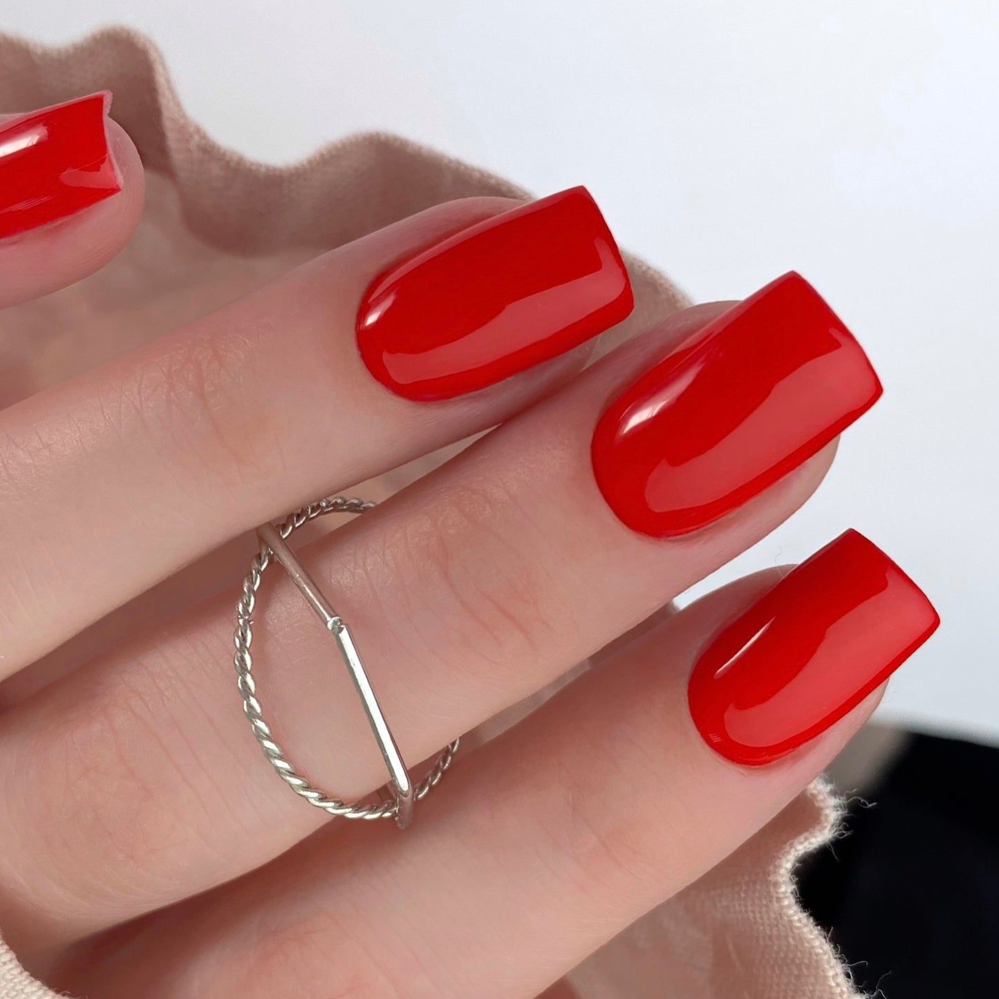 NAILSOFTHEDAY Let's special Red — um verniz gel vermelho especial sobreposto numa camada, 10 ml