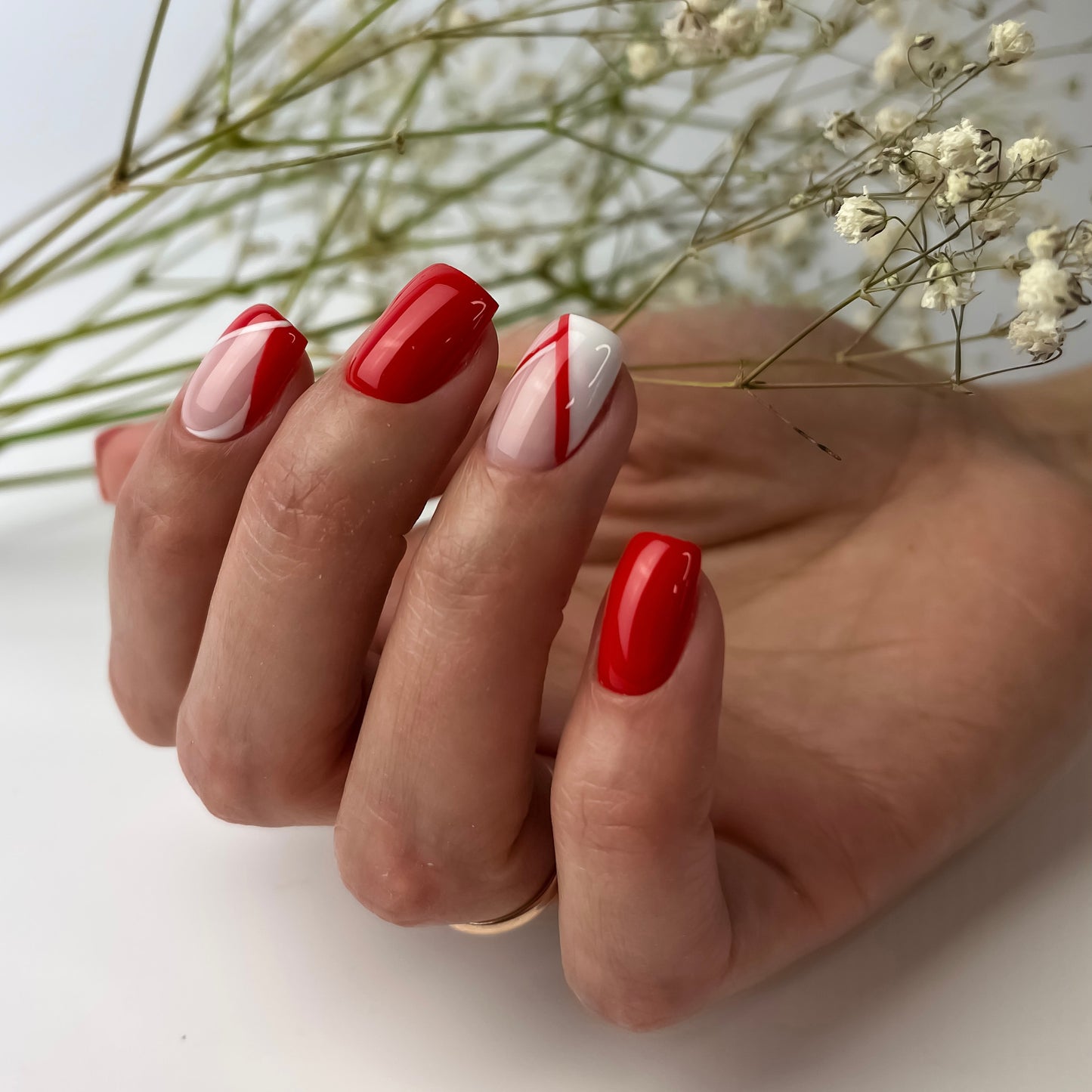 NAILSOFTHEDAY Let's special Red — um verniz gel vermelho especial sobreposto numa camada, 10 ml