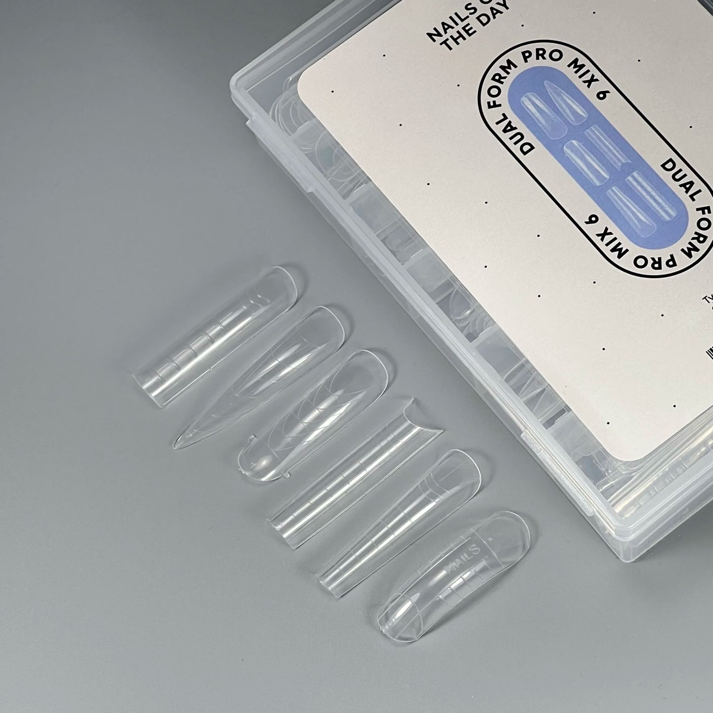 NAILSOFTHEDAY Dual Form Pro Mix 6 (Type 11) — kit de formes supérieures avec 6 types différents, 12 tailles par type, 144 pièces au total.
