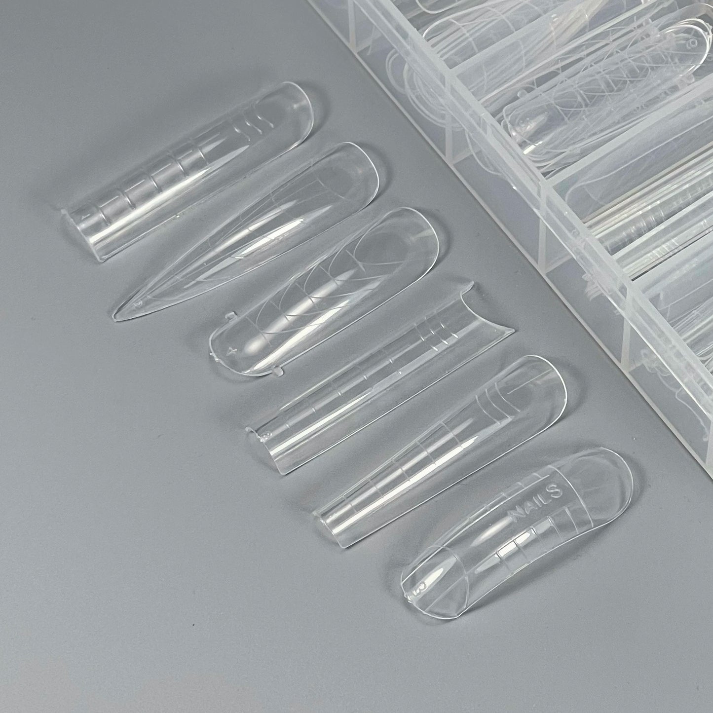 NAILSOFTHEDAY Dual Form Pro Mix 6 (Type 11) — kit de formes supérieures avec 6 types différents, 12 tailles par type, 144 pièces au total.
