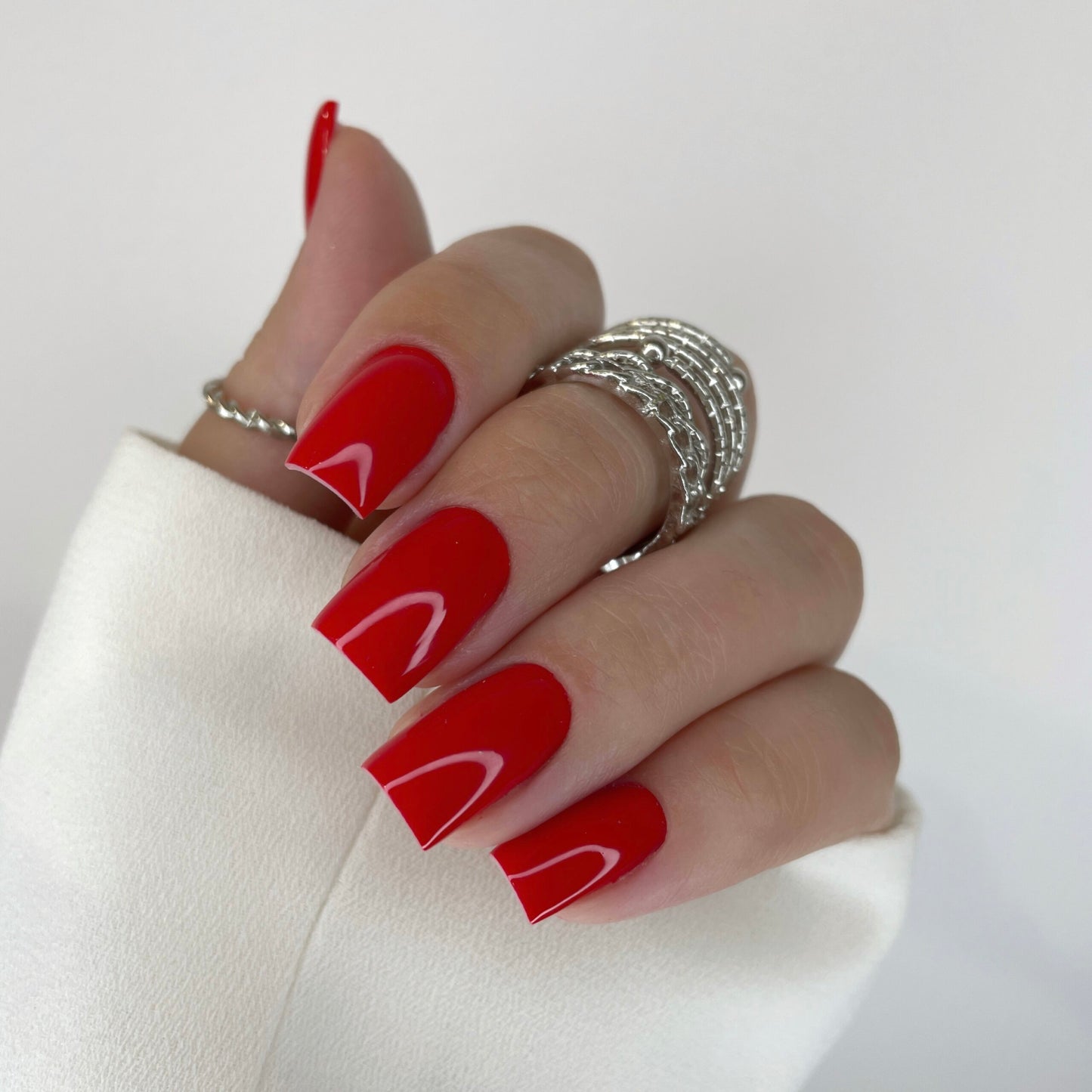 NAILSOFTHEDAY Let's special Red — um verniz gel vermelho especial sobreposto numa camada, 10 ml