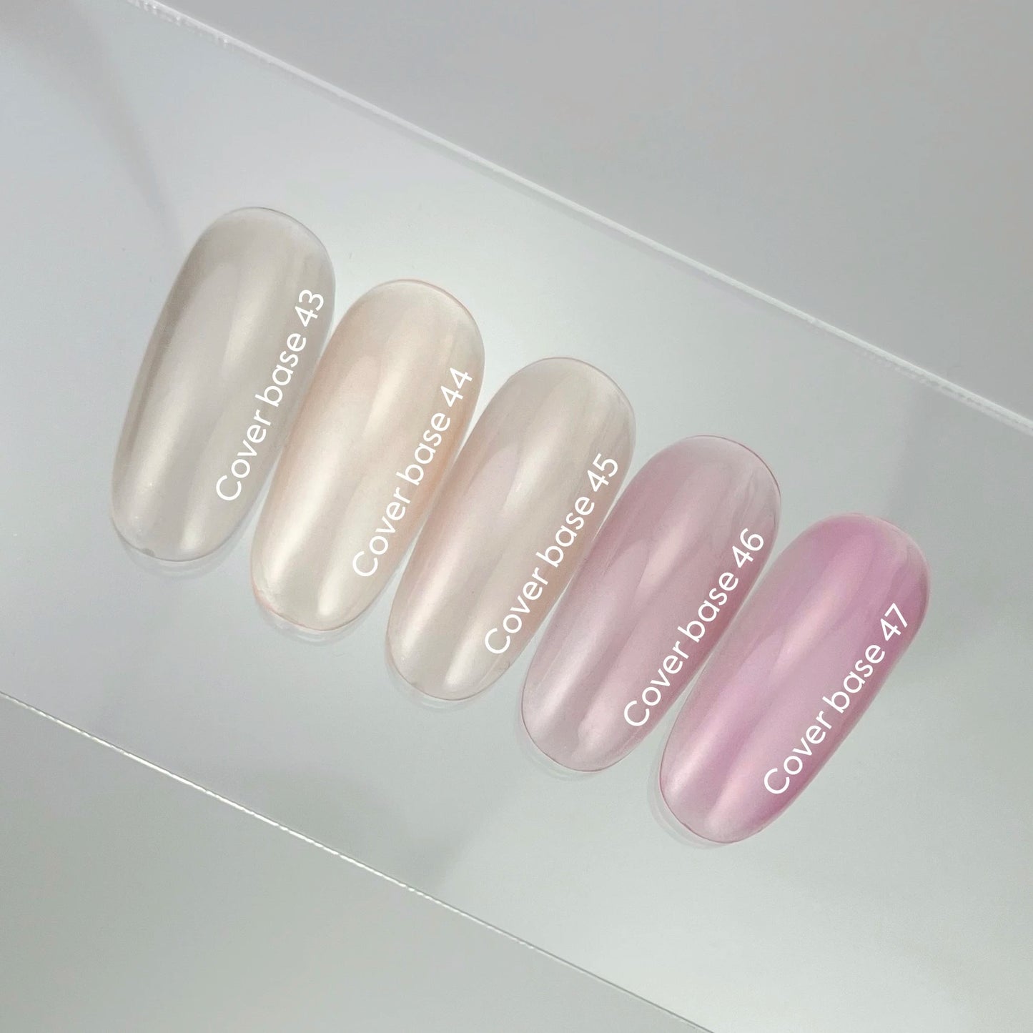 NAILSOFTHEDAY Cover Base 46 Light Pigment – base rosa cipria semitrasparente con pigmentazione leggera per unghie, 10 ml