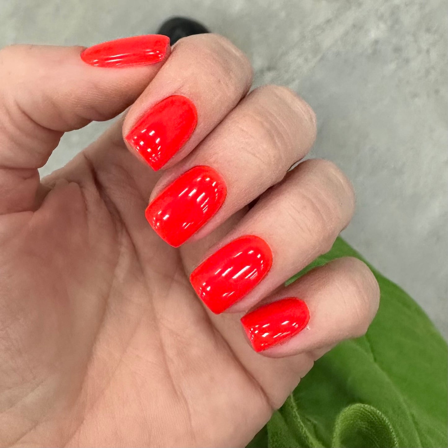 NAILSOFTHEDAY Let's special Red — um verniz gel vermelho especial sobreposto numa camada, 10 ml