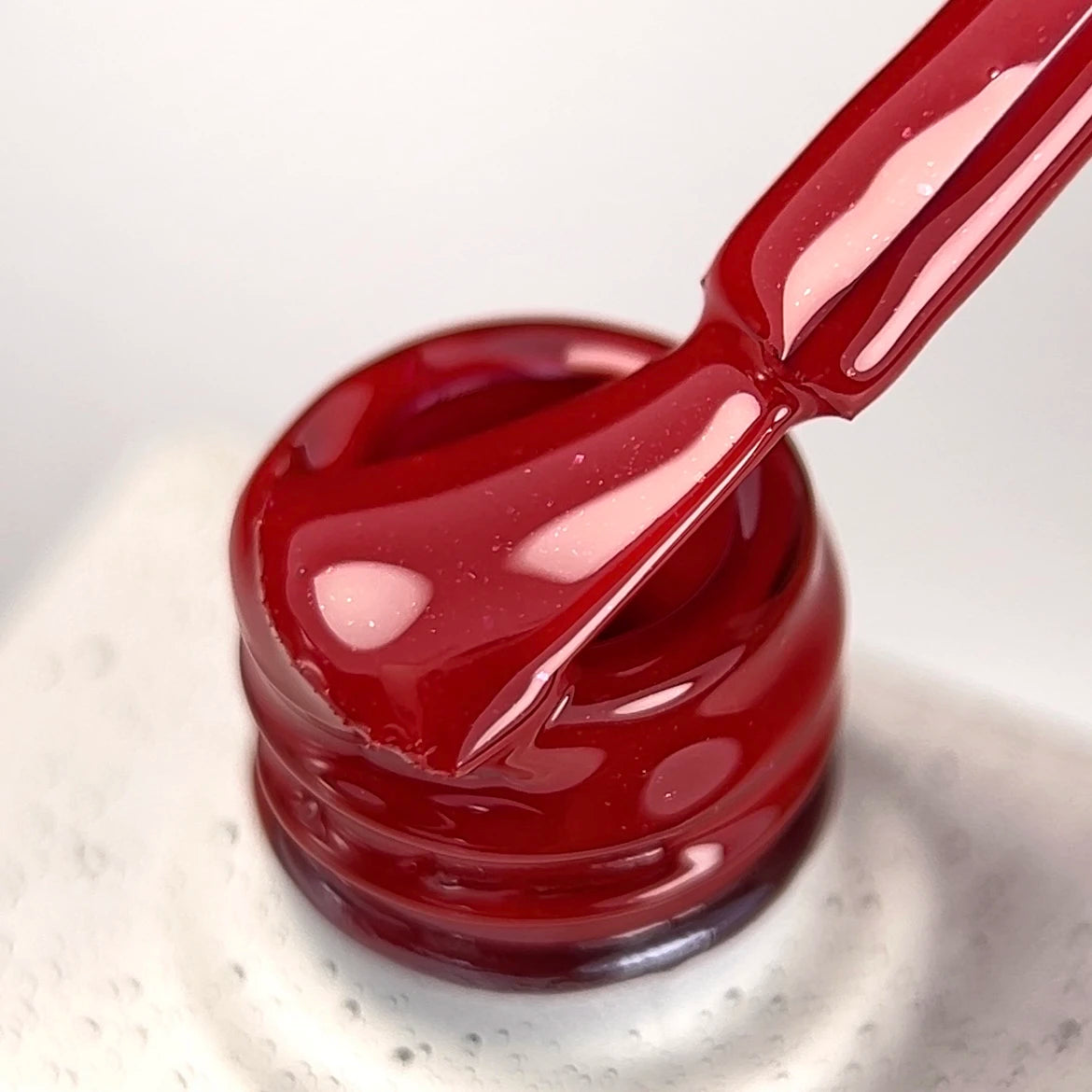 NAILSOFTHEDAY Color of the Month – August 2025
Kalyna – a deep viburnum red with fine pink shimmer. Full coverage in just one coat. 10 ml