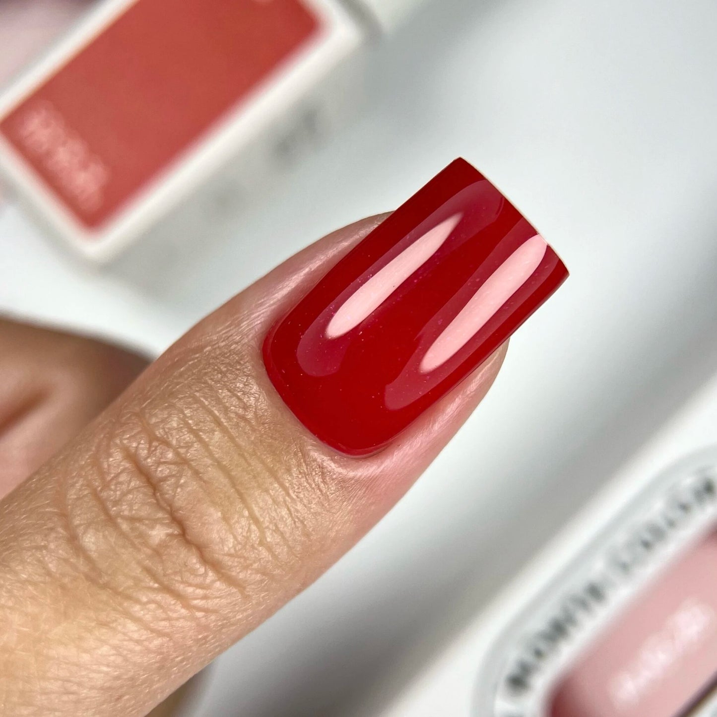 NAILSOFTHEDAY Color of the Month – August 2025
Kalyna – a deep viburnum red with fine pink shimmer. Full coverage in just one coat. 10 ml
