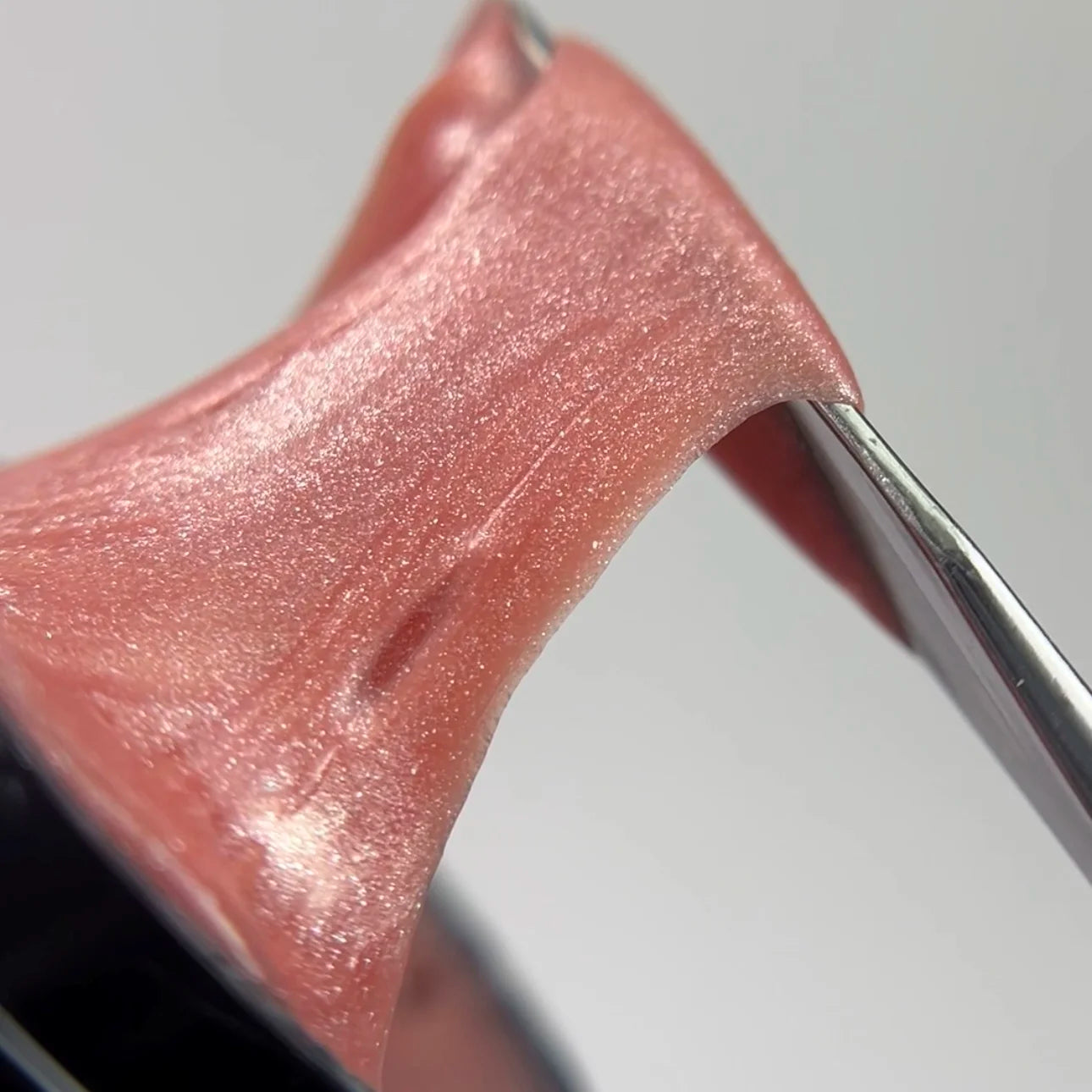 NAILSOFTHEDAY Polygel Shimmer 08 — Polígel rosa nude con shimmer plateado fino y intenso, 30 g