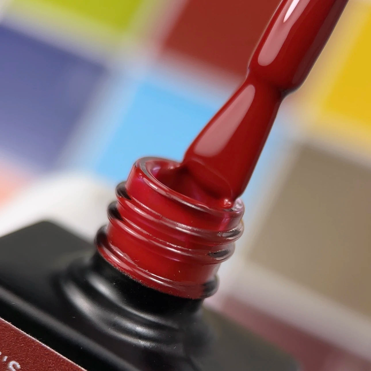 NAILSOFTHEDAY Let’s Special Pantone2025/8 — smalto gel rosso vino profondo, che copre in un solo strato, 10 ml.