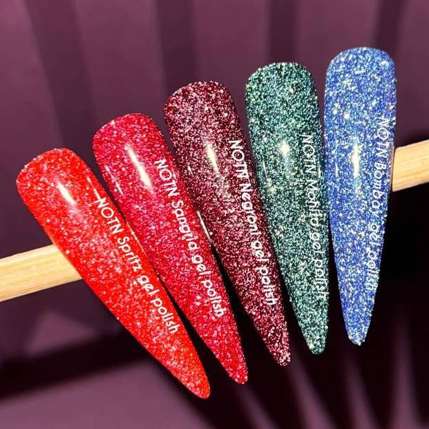 NAILSOFTHENIGHT Sangria gel polish — esmalte semipermanente reflectante de color rojo intenso, 10 ml.