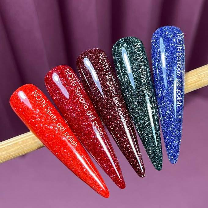 NAILSOFTHENIGHT Sangria gel polish — esmalte semipermanente reflectante de color rojo intenso, 10 ml.