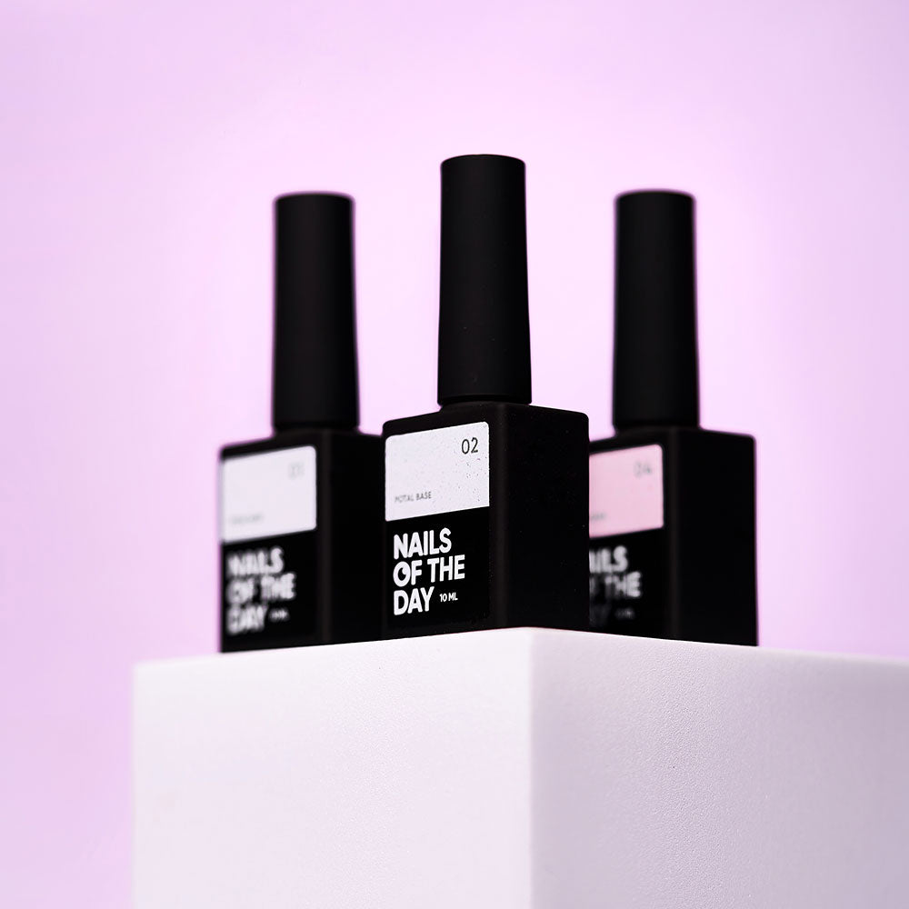 NAILSOFTHEDAY Potal base 09 - base latte-argento con potale argento, 10 ml