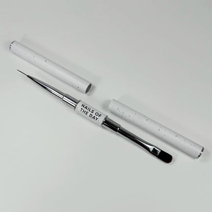 NAILSOFTHEDAY Professional Brush 2-in-1: Liner + Oval — a double-sided professional metal nail brush with caps, designed for both fine detailing and gel sculpting. Liner 11 mm + flat oval 11 mm.