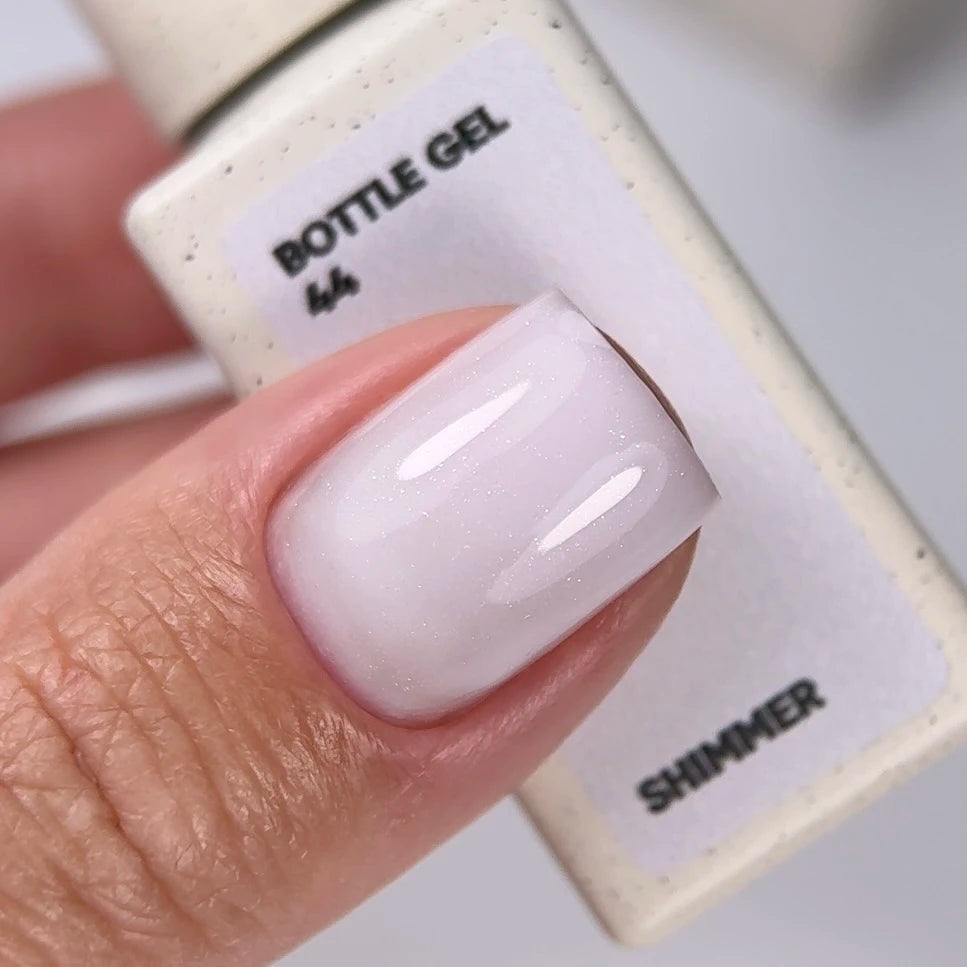 NAILSOFTHEDAY Bottle Gel 44 Shimmer — gel ultra-résistant blanc avec shimmer argenté pour le renforcement des ongles, 10 ml