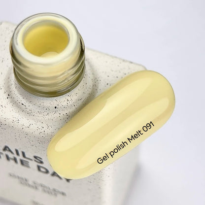 NAILSOFTHEDAY Gel polish Melt 091 — delicado tono amarillo con cobertura total en una sola capa, 10 ml.