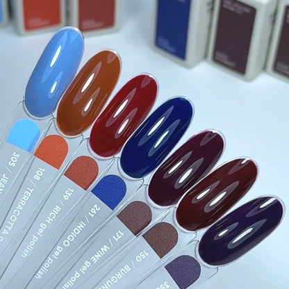 NAILSOFTHEDAY Gel Polish Burgundy — smalto gel bordeaux intenso con copertura completa in una sola passata. 10 ml.