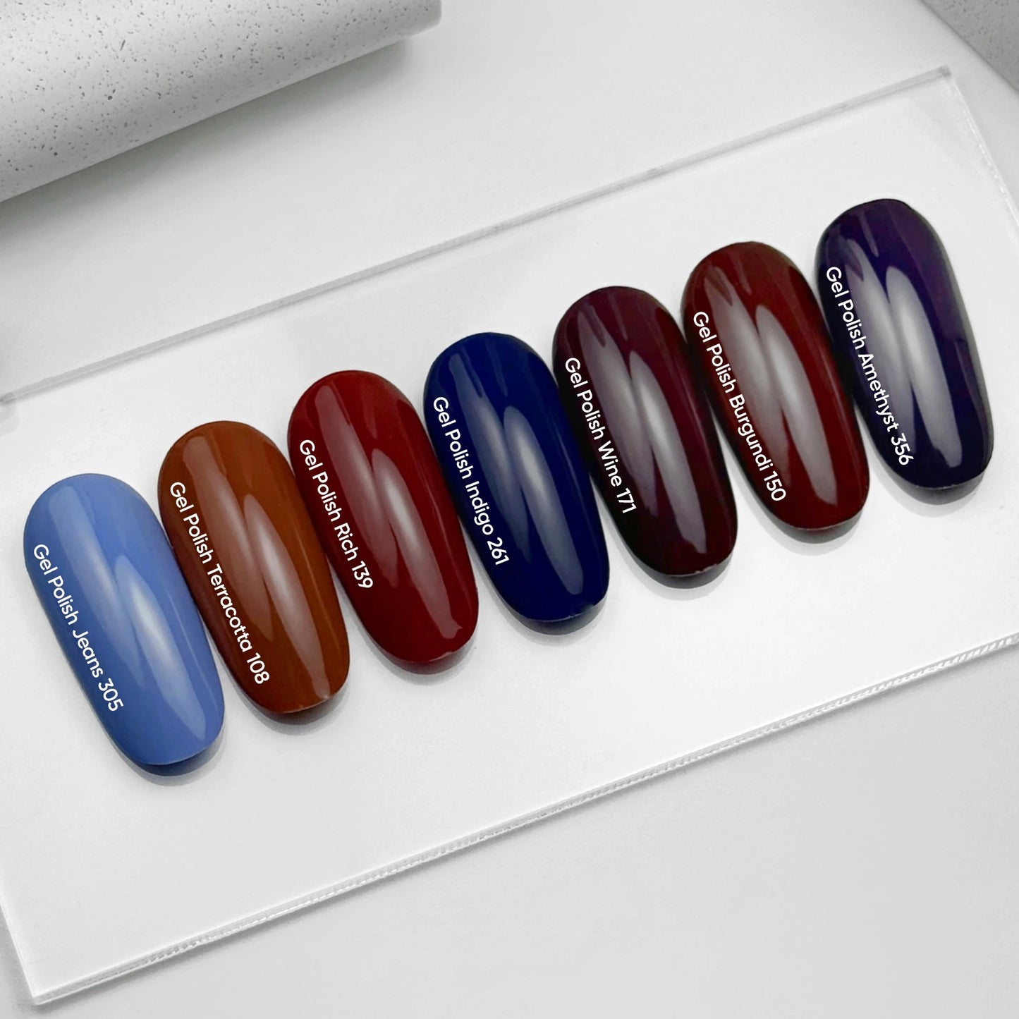 NAILSOFTHEDAY Gel Polish Rich — esmalte semipermanente rojo intenso con cobertura completa en una sola capa. 10 ml.