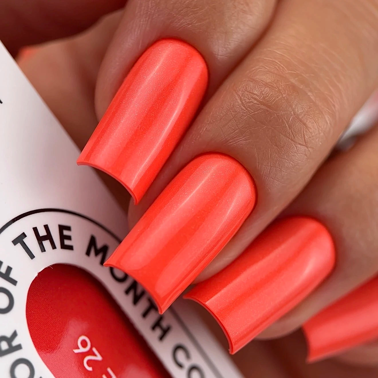 NAILSOFTHEDAY Color of the Month Giugno 2026 Dopamine — lampone aranciato con una leggera luminosità, coprente in uno strato, 10 ml