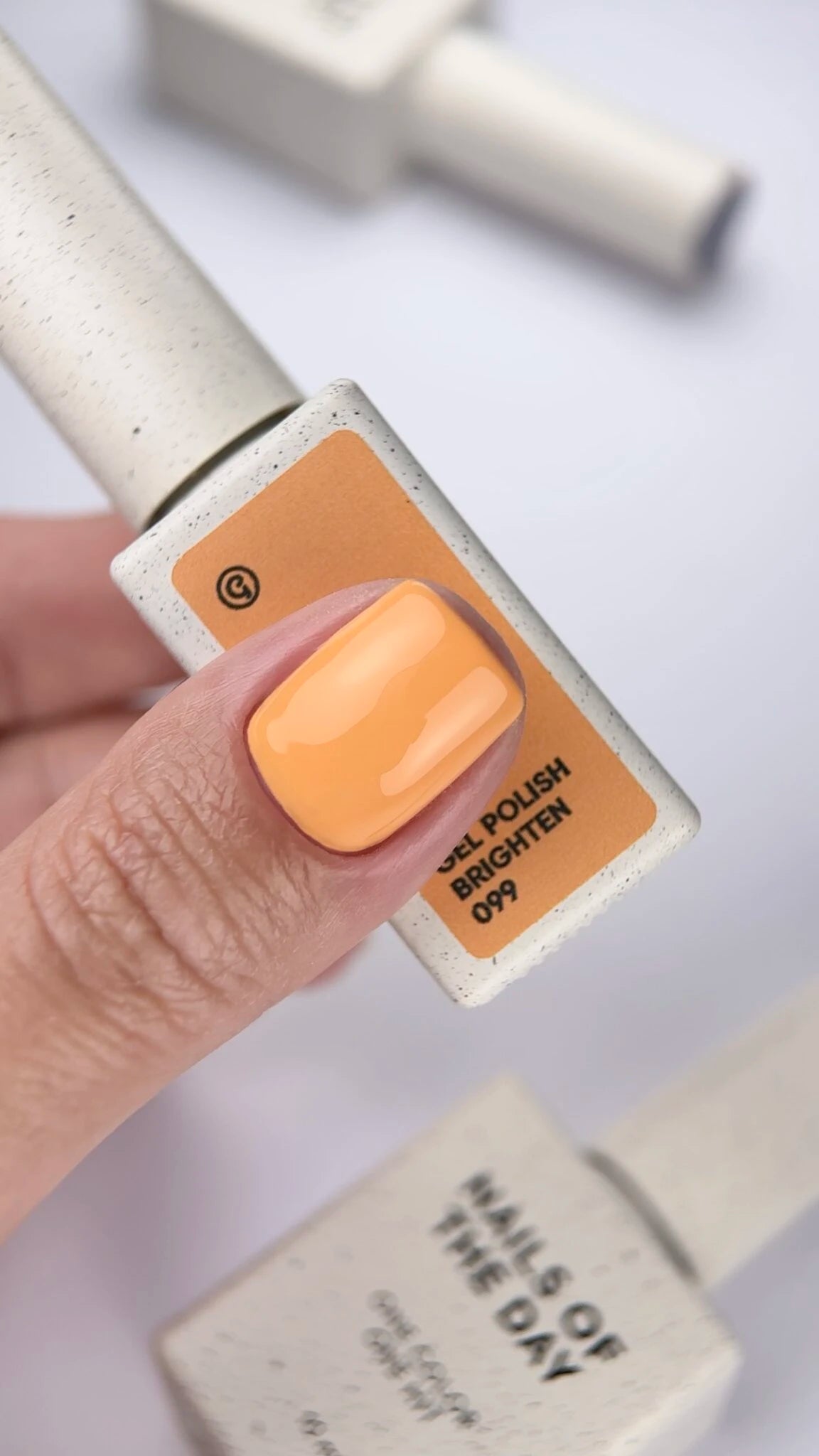 NAILSOFTHEDAY Gel Polish Brighten 099 — arancione pastello, coprente in una sola passata, 10 ml