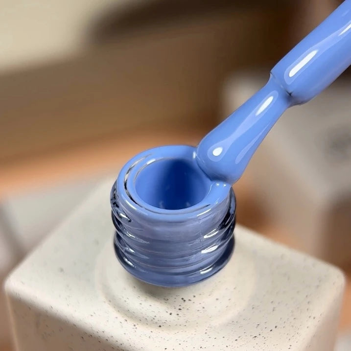 NAILSOFTHEDAY Gel Polish Jeans — esmalte semipermanente azul vaquero con cobertura completa en una sola capa. 10 ml.