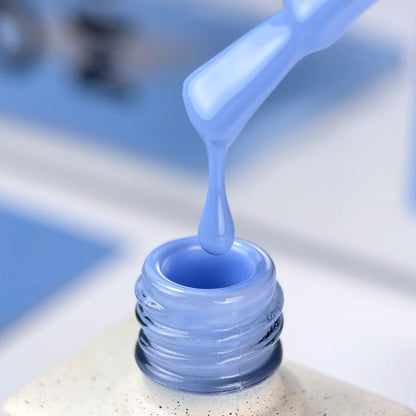 NAILSOFTHEDAY Color of the Month – Julio 2026
Odesa — azul de alta cobertura en una sola capa, 10 ml