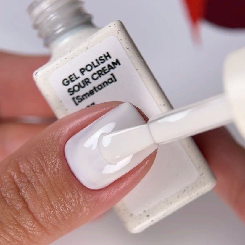 NAILSOFTHEDAY Gel Polish Sour Cream [Smetana] 007 – Luftiger creme-milchiger Gel-Nagellack, 10 ml