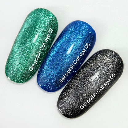 NAILSOFTHEDAY Gel Polish Cat Eye 07 — smalto semipermanente verde effetto occhio di gatto con micro particelle metalliche e un delicato effetto riflettente. Copertura completa in una sola passata. 6 ml.