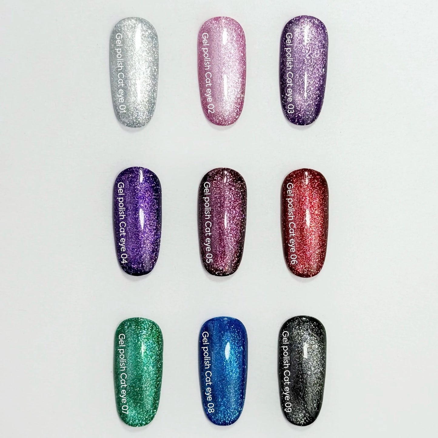 NAILSOFTHEDAY Gel Polish Cat Eye 08 — smalto semipermanente blu effetto occhio di gatto con micro particelle metalliche e un delicato effetto riflettente. Copertura completa in una sola passata. 6 ml.