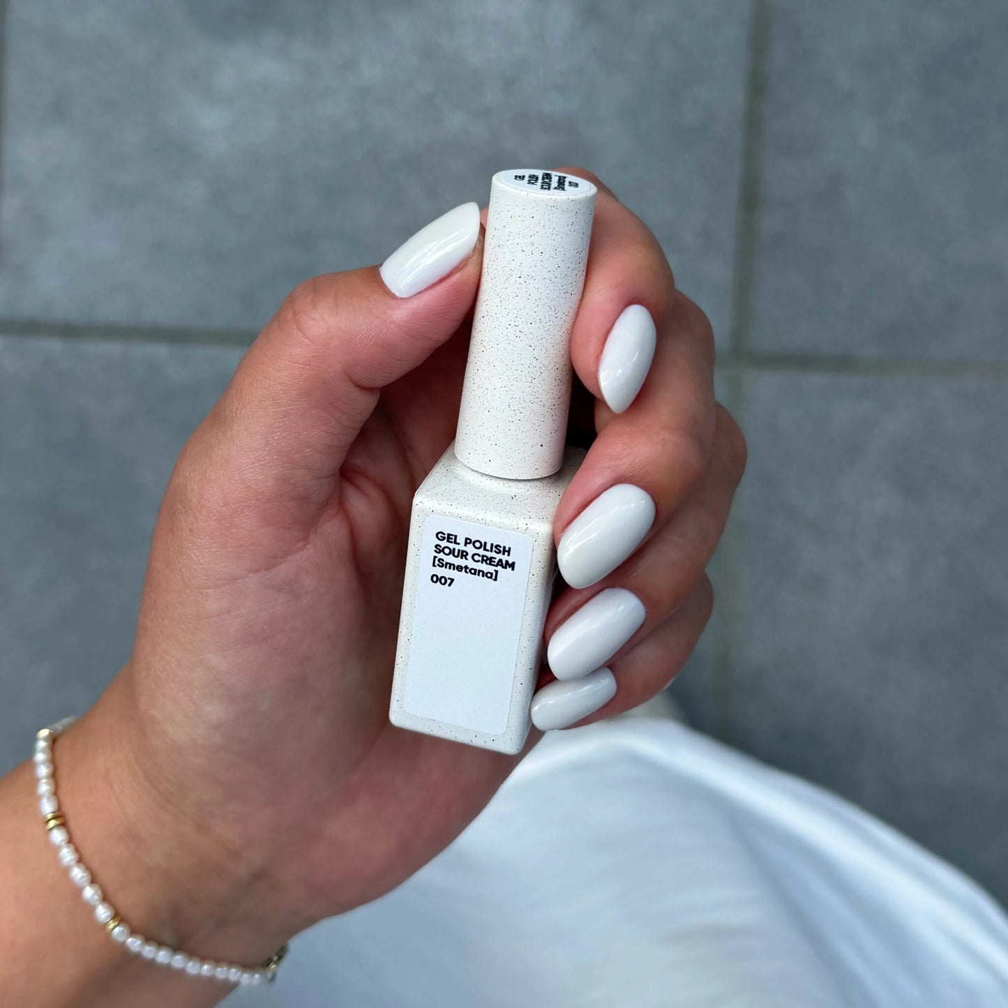 NAILSOFTHEDAY Gel Polish Sour Cream [Smetana] 007 – Luftiger creme-milchiger Gel-Nagellack, 10 ml