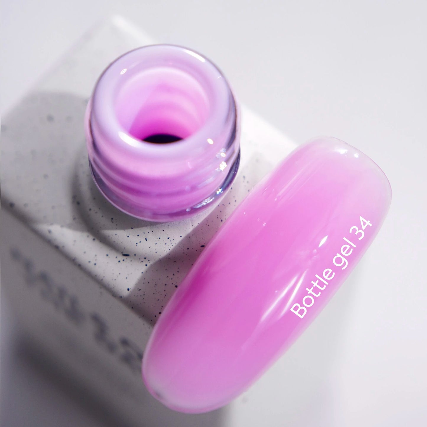 NAILSOFTHEDAY Bottle Gel 34 – gel ultraresistente rosa delicado para el refuerzo de uñas, 10 ml