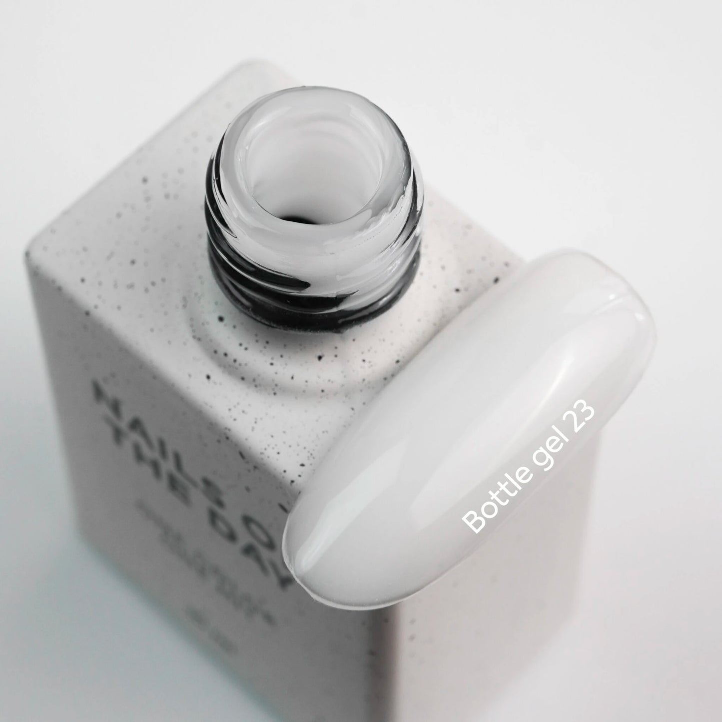 NAILSOFTHEDAY Bottle Gel 23 – gel ultraresistente lechoso para el refuerzo de uñas, 10 ml