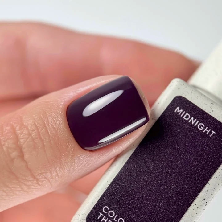 NAILSOFTHEDAY Cor do Mês — Janeiro 2026
Midnight — tom ameixa intenso, cobertura total em uma camada, 10 ml