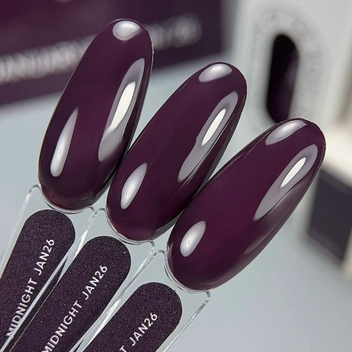 NAILSOFTHEDAY Cor do Mês — Janeiro 2026
Midnight — tom ameixa intenso, cobertura total em uma camada, 10 ml