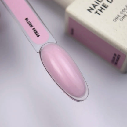 NAILSOFTHEDAY Color del Mes Febrero 2026 Blush —
tono rosa pastel, cobertura completa en una sola capa, 10 ml