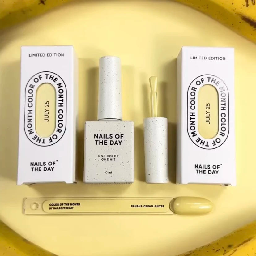 NAILSOFTHEDAY Cor do mês julho de 2025: Banana Cream — um tom amarelo banana cremoso e suave, cobre com apenas uma camada, 10 ml.
