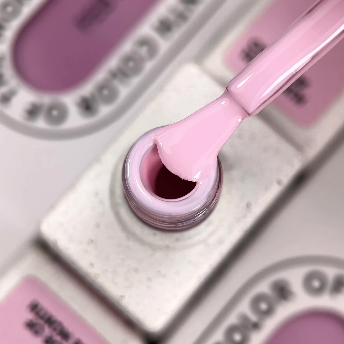 NAILSOFTHEDAY Color del Mes Febrero 2026 Blush —
tono rosa pastel, cobertura completa en una sola capa, 10 ml