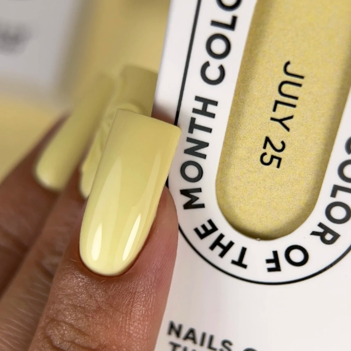 NAILSOFTHEDAY Cor do mês julho de 2025: Banana Cream — um tom amarelo banana cremoso e suave, cobre com apenas uma camada, 10 ml.