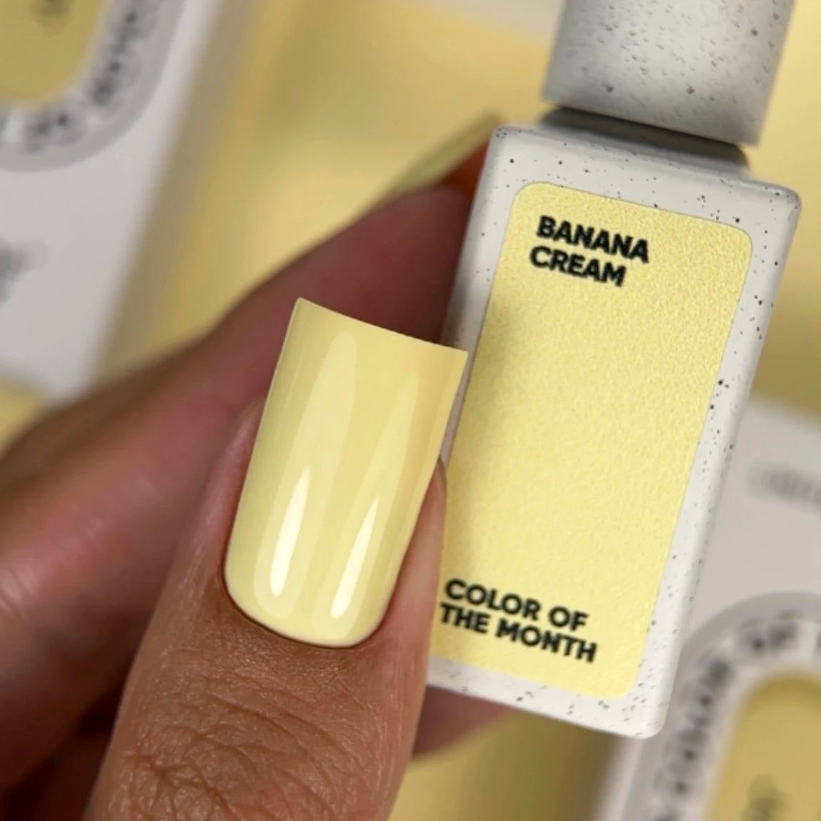 NAILSOFTHEDAY Cor do mês julho de 2025: Banana Cream — um tom amarelo banana cremoso e suave, cobre com apenas uma camada, 10 ml.