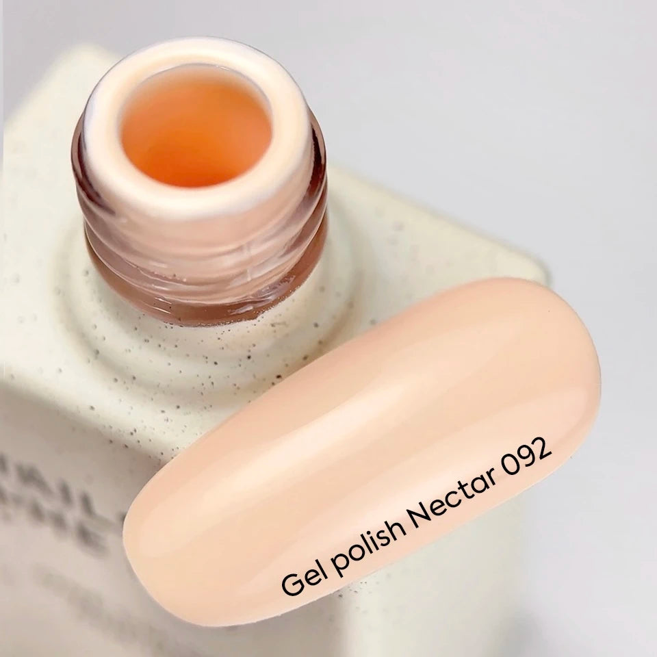 NAILSOFTHEDAY Gel Polish Nectar — vernis gel pêche pastel avec une couvrance totale en une seule couche, 10 ml.