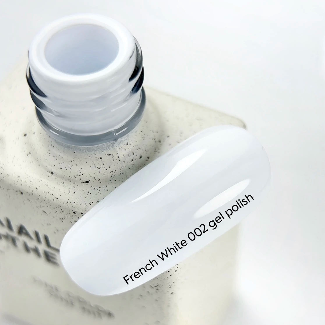 NAILSOFTHEDAY Gel Polish French White 002 — esmalte semipermanente ultrablanco frío con cobertura en una capa, 10 ml