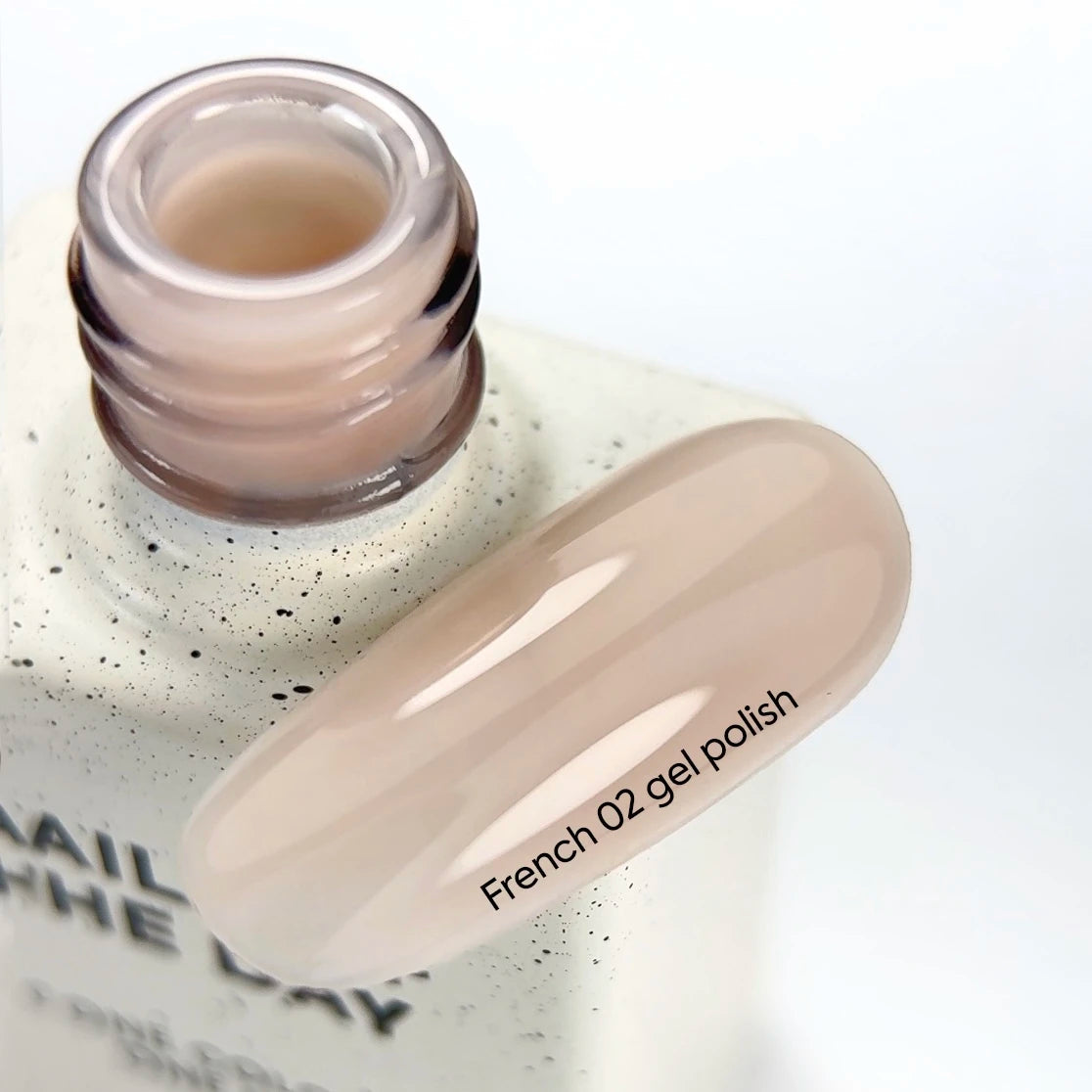 NAILSOFTHEDAY Gel Polish French 02 — esmalte semipermanente beige nude con nivel reducido de pigmentación, 10 ml