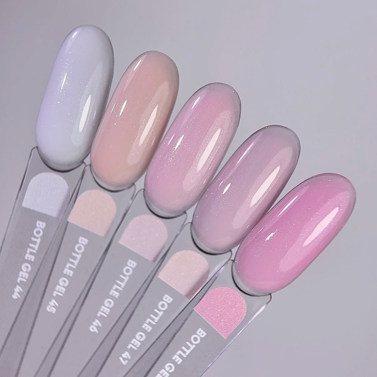 NAILSOFTHEDAY Bottle Gel 44 Shimmer — gel ultra-résistant blanc avec shimmer argenté pour le renforcement des ongles, 10 ml