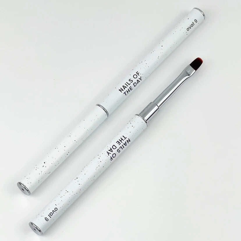 NAILSOFTHEDAY Professional Brush Oval — a professional metal nail brush with cap, designed for gel application, flat oval shape, 9 mm.