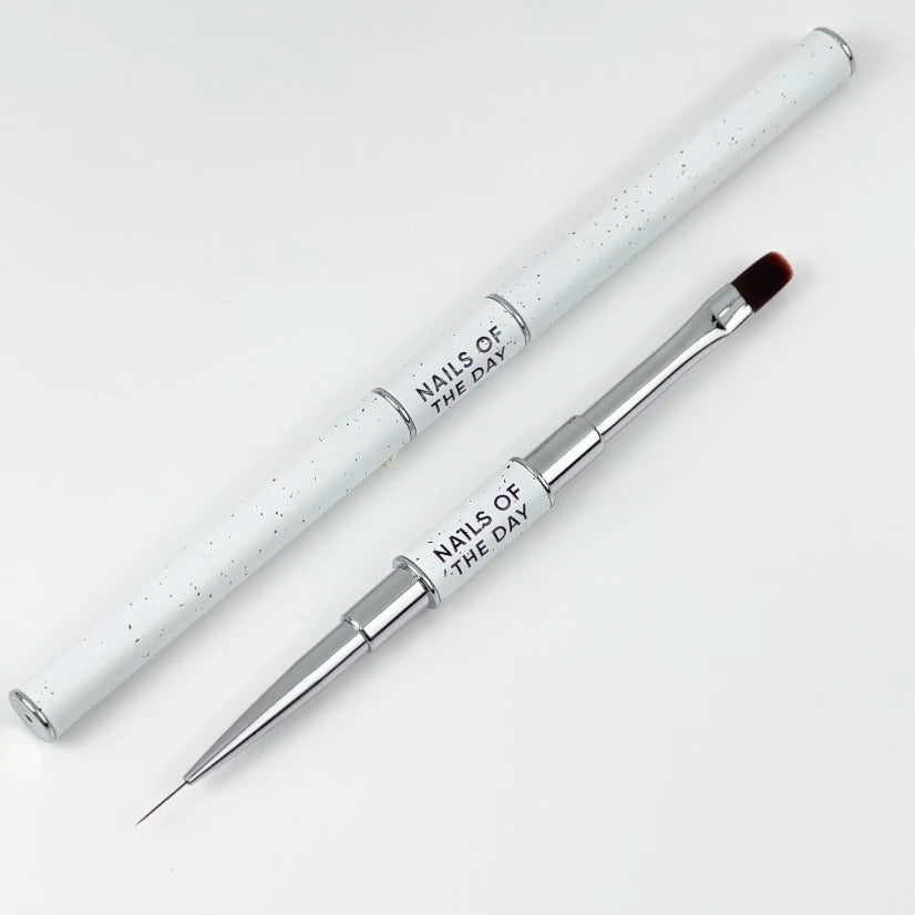 NAILSOFTHEDAY Professional Brush 2-in-1: Liner + Oval — a double-sided professional metal nail brush with caps, designed for both fine detailing and gel sculpting. Liner 11 mm + flat oval 11 mm.