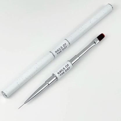 NAILSOFTHEDAY Professional Brush 2-in-1: Liner + Oval — a double-sided professional metal nail brush with caps, designed for both fine detailing and gel sculpting. Liner 11 mm + flat oval 11 mm.