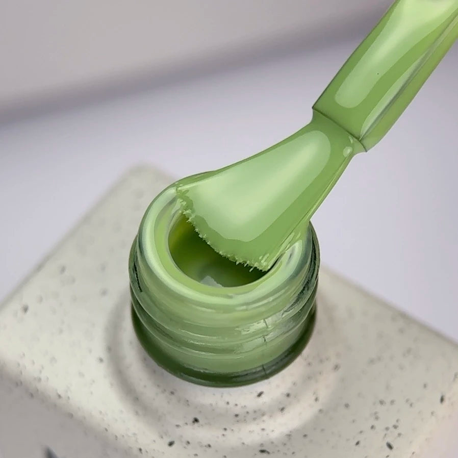 NAILSOFTHEDAY Color del Mes Mayo 2026 Young — oliva, cobertura en una capa, 10 ml